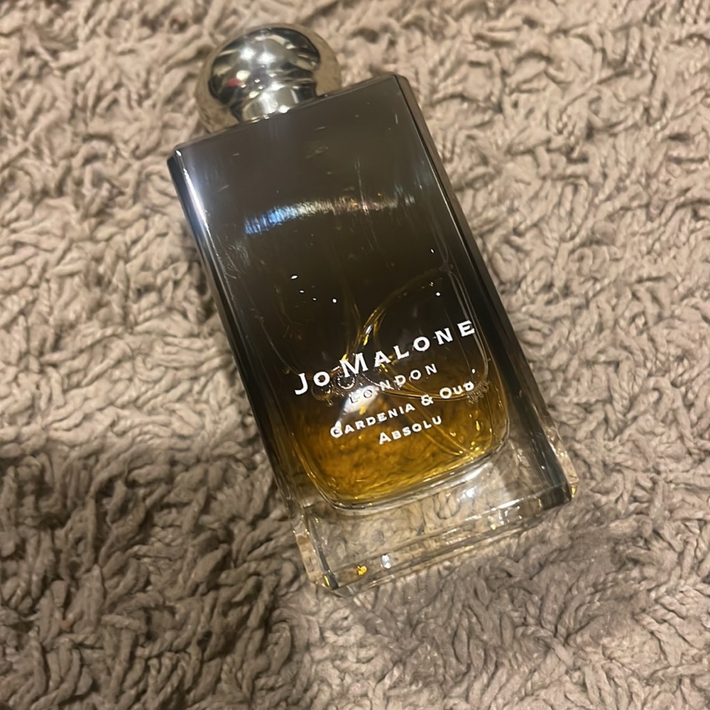 Jo Malone Gardenia and Oud absolu - Picture 5 of 5